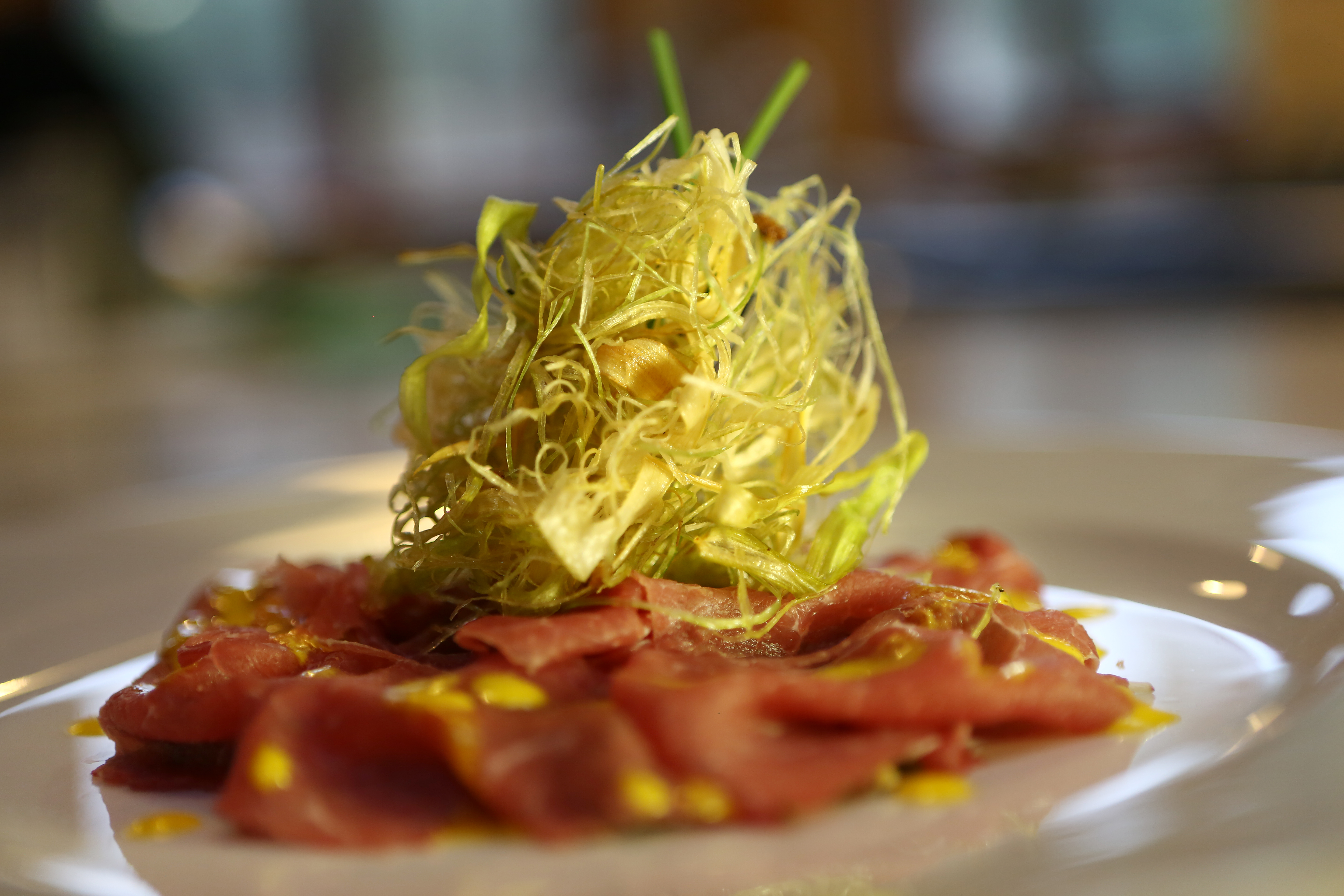 #ricetta: Carne Salà con zabaione al Parmigiano e porro croccante